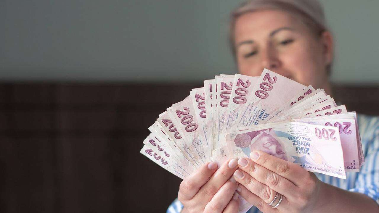 SGK uzmanı Özgür Erdursun üstüne basa basa açıkladı: Seçim öncesi erken emeklilik müjdesi! 5